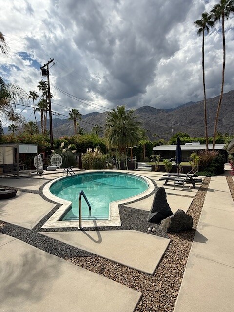 777 E San Lorenzo Rd in Palm Springs, CA - Building Photo