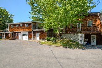 1429 Route 9 in Tivoli, NY - Foto de edificio - Building Photo