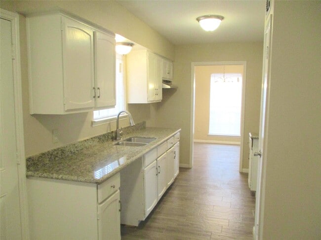 5506 Deep Forest Dr in Houston, TX - Foto de edificio - Building Photo