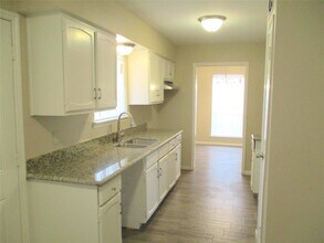 5506 Deep Forest Dr in Houston, TX - Building Photo - Building Photo