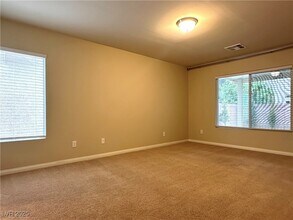 6451 Amberleaf Way in Las Vegas, NV - Building Photo - Building Photo