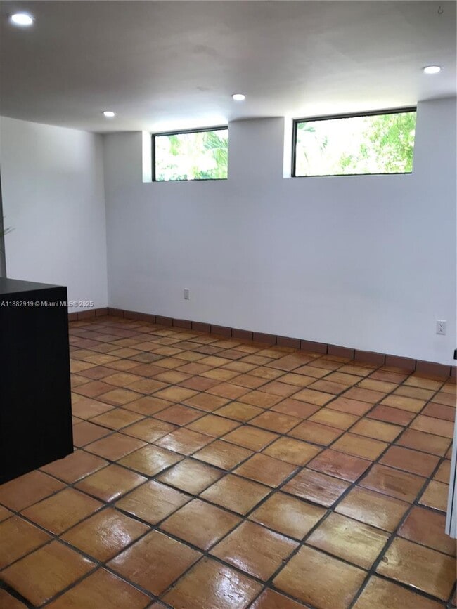property at 180 Esplanade Dr