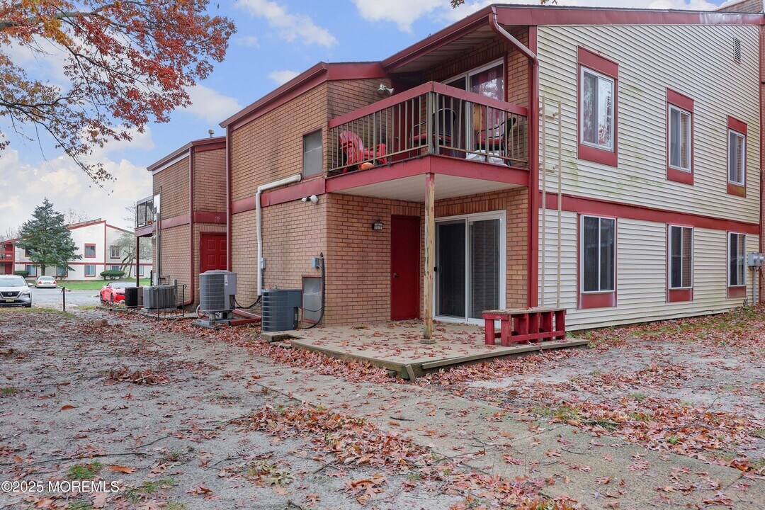 89 Northrup Dr in Brick, NJ - Building Photo