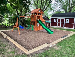 1010 Yellow Pine Ct in Indianapolis, IN - Building Photo - Building Photo