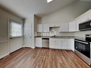 615 Asheby Woods Rd in Kernersville, NC - Building Photo - Building Photo