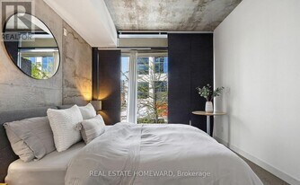 25 Stafford St in Toronto, ON - Building Photo