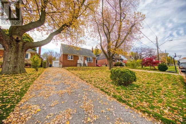 property at 31 Glen Muir Dr