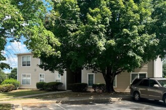 Springwood Apartments in Greenville, SC - Building Photo - Building Photo