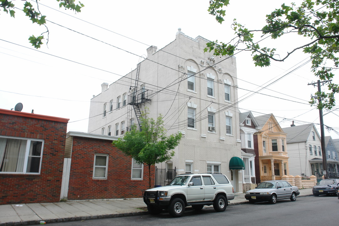 295 Washington St in Perth Amboy, NJ - Building Photo