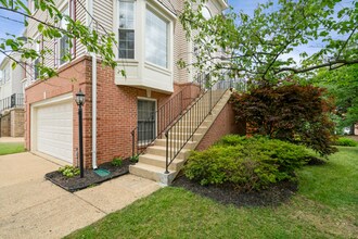 7073 Kings Manor Dr in Alexandria, VA - Building Photo - Building Photo