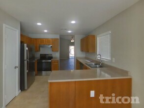 7368 W Flynn Ln in Glendale, AZ - Building Photo - Building Photo