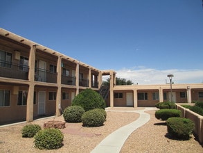 El Pueblo Apartments in Albuquerque, NM - Foto de edificio - Building Photo