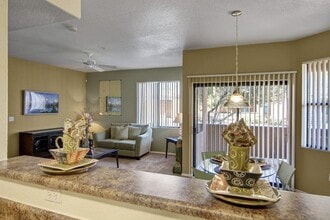Arezzo in Phoenix, AZ - Foto de edificio - Building Photo