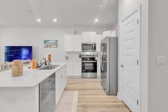 5724 Sandy Walk St in Gulf Breeze, FL - Building Photo - Building Photo