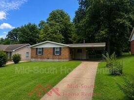1775 Colonial Hills Dr in Southaven, MS - Building Photo