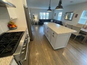 541 Gravilla Pl in San Diego, CA - Building Photo - Building Photo