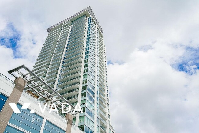 908 Quayside Dr in New Westminster, BC - Building Photo - Building Photo