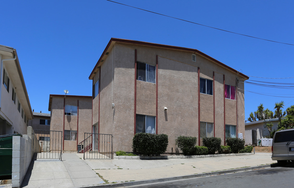 2132 Willow Ave in Oceanside, CA - Building Photo