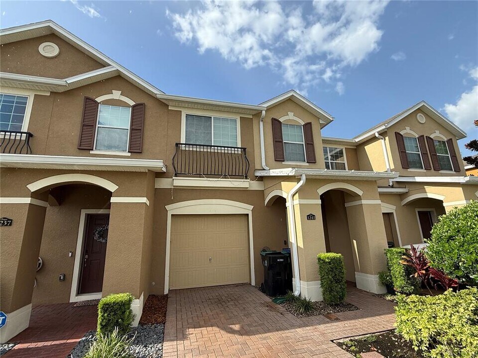 1241 Honey Blossom Dr in Orlando, FL - Building Photo