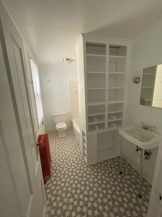 110 Woodward St, Unit Lower Level in Ypsilanti, MI - Building Photo