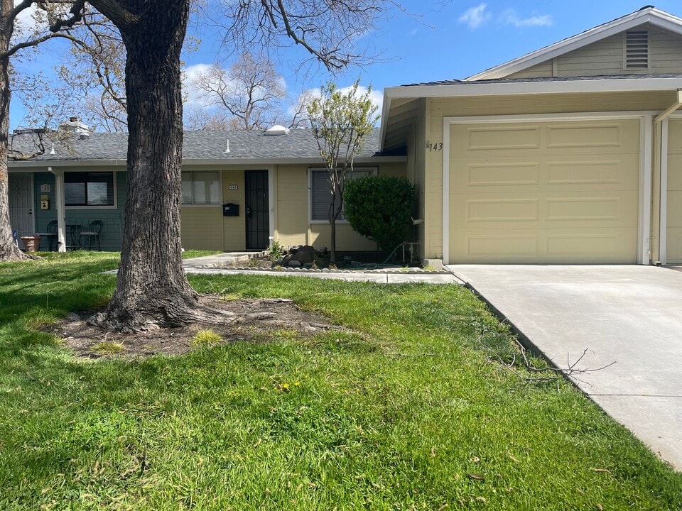 143 Monterey Dr in Vacaville, CA - Building Photo