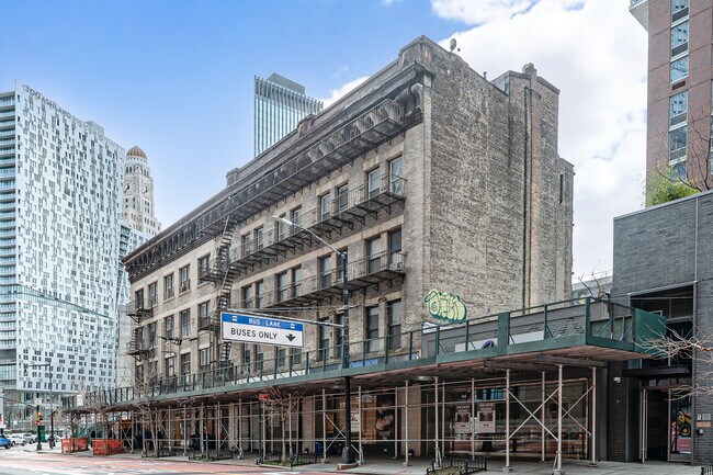 358-376 Livingston St