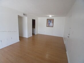 7405 SW 152nd St in Kendall, FL - Building Photo - Building Photo