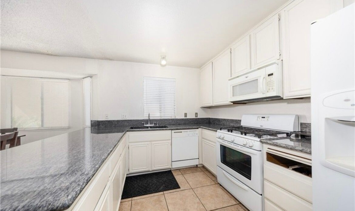 4887 Village Green Way in San Bernardino, CA - Building Photo