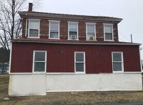 10 Lobachsville Rd, Unit 4 in Fleetwood, PA - Building Photo