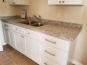 1600 S N St, Unit 106 in Lake Worth Beach, FL - Foto de edificio - Building Photo