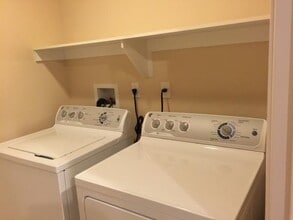 11130 Taloncrest Way, Unit 17 in San Diego, CA - Building Photo - Building Photo