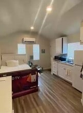 2240 Elm Ave, Unit B in Grand Junction, CO - Foto de edificio - Building Photo