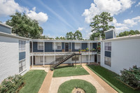 Whispering Oaks in Conroe, TX - Foto de edificio - Building Photo