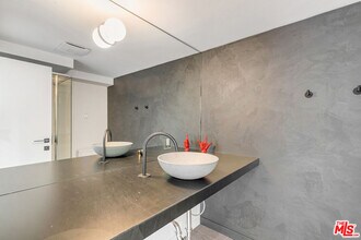 7135 Hollywood Blvd in Los Angeles, CA - Building Photo - Building Photo