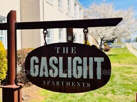 1108 W Friendly Ave in Greensboro, NC - Building Photo