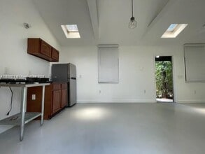 118 NW 24th St in Miami, FL - Building Photo - Building Photo