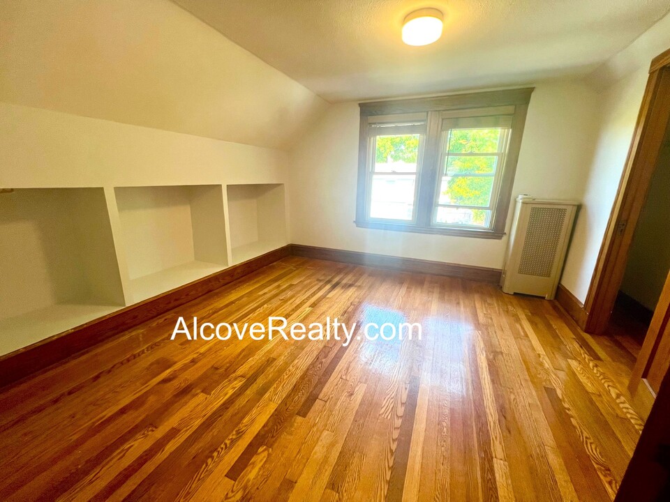 42 Alfred Rd, Unit arl third flr in Arlington, MA - Building Photo