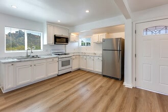 6858 Quinton Ln in Tujunga, CA - Building Photo - Building Photo