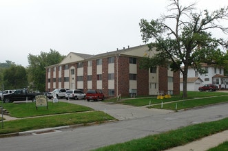 Arbor Manor Apartments in Omaha, NE - Foto de edificio - Building Photo