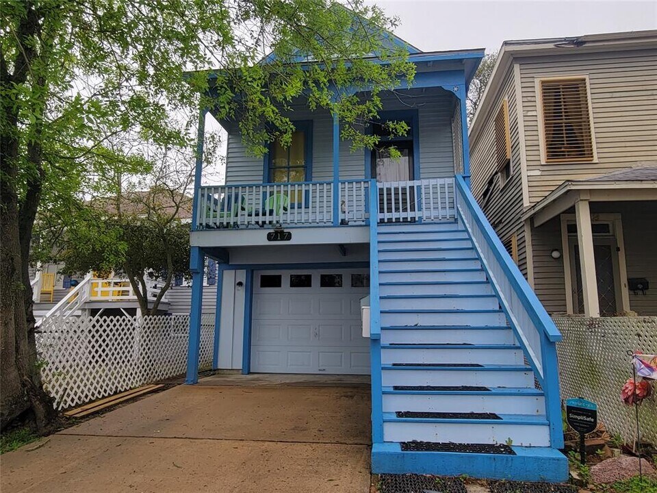 717 Church St, Unit Down in Galveston, TX - Building Photo