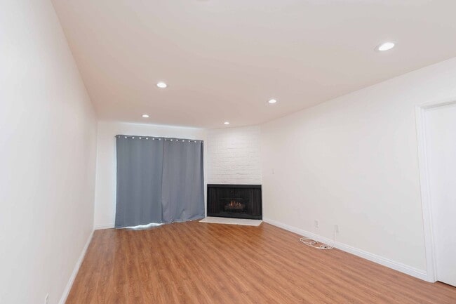 355 S Madison Ave in Pasadena, CA - Building Photo - Building Photo