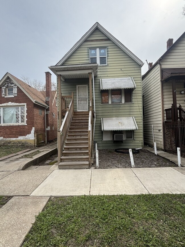 property at 2325 S Kirkland Ave