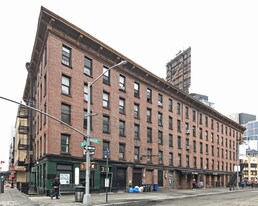 24 Ninth Ave in New York, NY - Building Photo