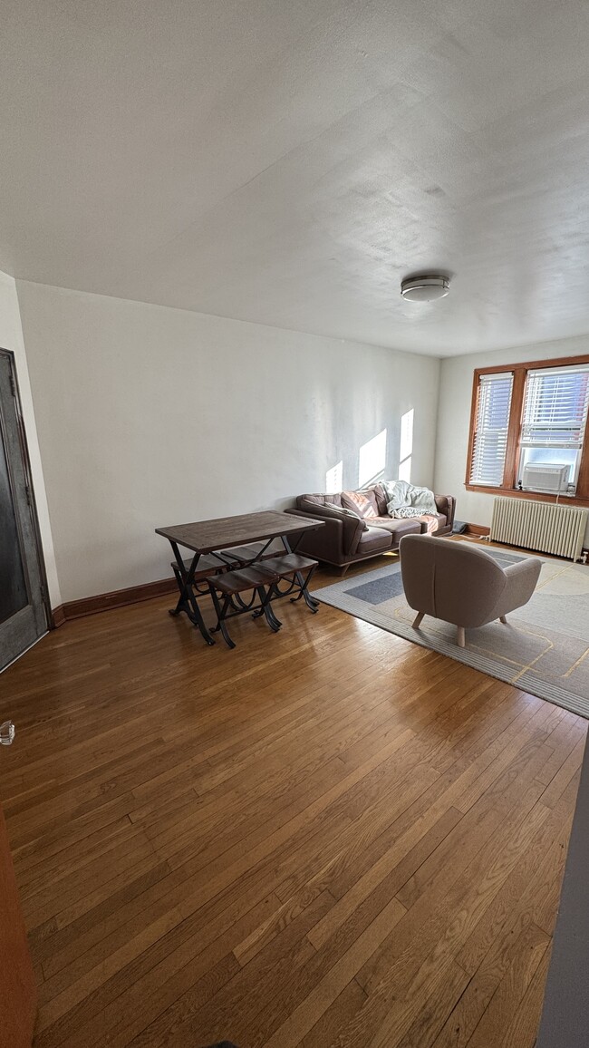 2655 41st St NW, Unit 304 in Washington, DC - Building Photo - Building Photo