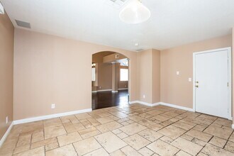 2205 Royal Caribbean Ave in North Las Vegas, NV - Foto de edificio - Building Photo