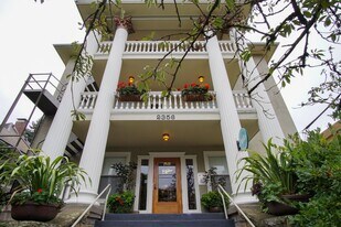 2356 NW Irving St in Portland, OR - Building Photo