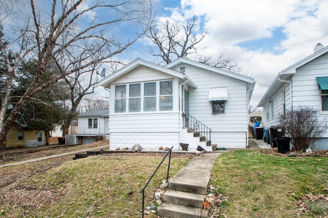 property at 1127 E Corrington Ave
