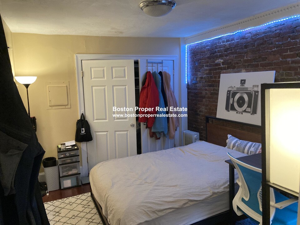 497 Beacon St in Boston, MA - Building Photo