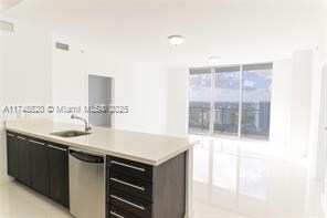 90 SW 3rd St, Unit # 3408 in Miami, FL - Foto de edificio - Building Photo