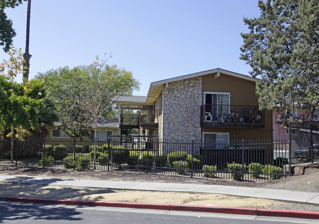 Lakeside Apartments in Concord, CA - Foto de edificio - Building Photo